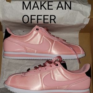 Pink Cortez , Size 7 Big Kids size, fits women Size 8.